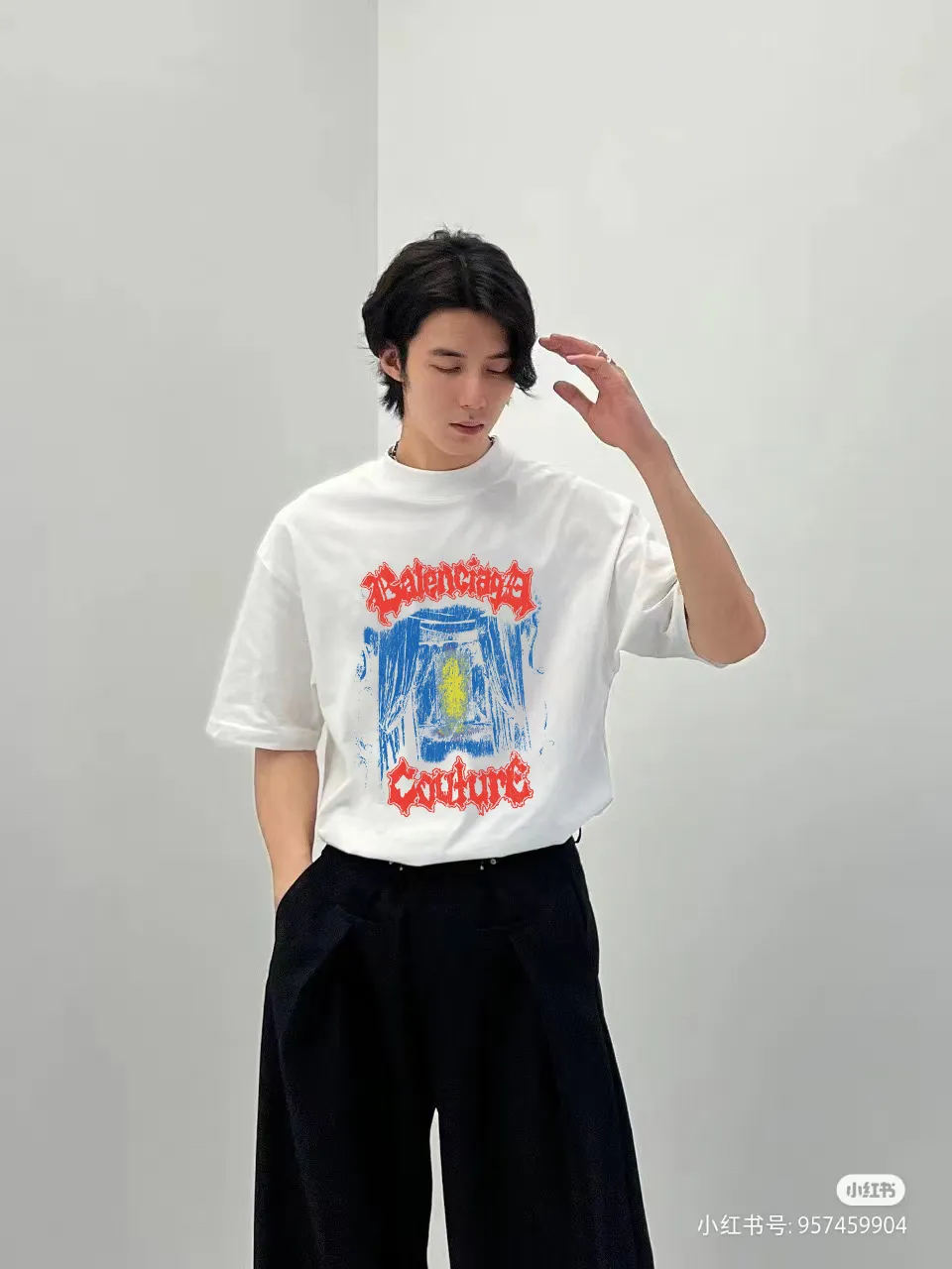 P80✨🔥 [BALENCIAGA] Paris lettering printed short-sleeved T-shirt. Custom-woven and dyed 26-count double yarn 300 grams of heavy fabric. Zero color difference in thread. Perfect details. Differentiate from the current version. Welcome to compare. Same Style for men and women. Must-sell model in the picture above. Color: White Black Size: 1 2 3 4